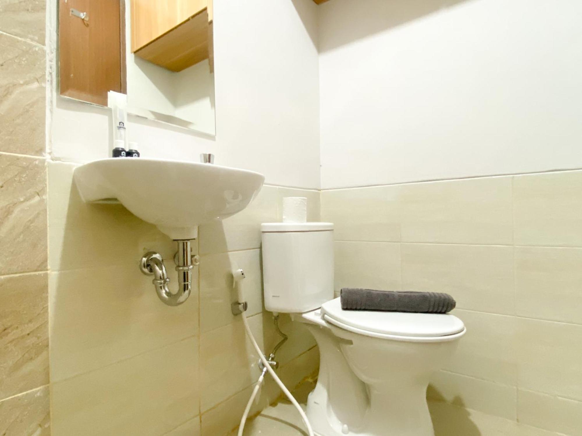 Cozy And Simply Transpark Juanda Timur By Travelio Bekasi